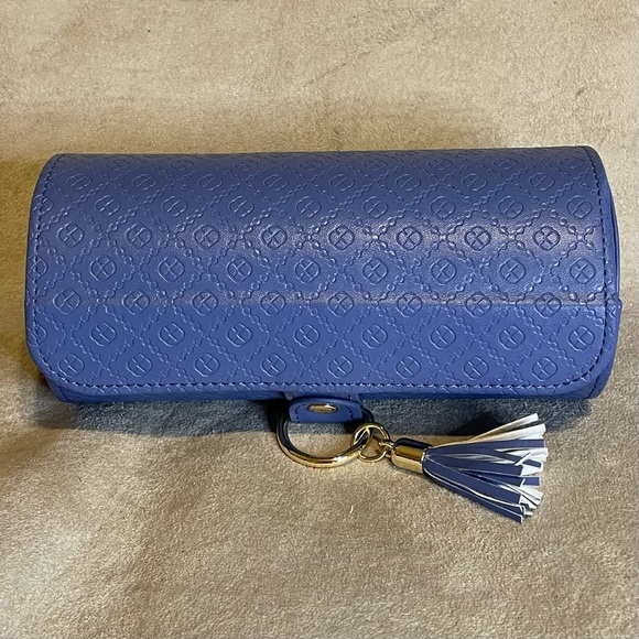 Vlando Viaggio Small Jewelry Travel Case with Tassel Periwinkle Purple Embossed - Picture 2 of 6